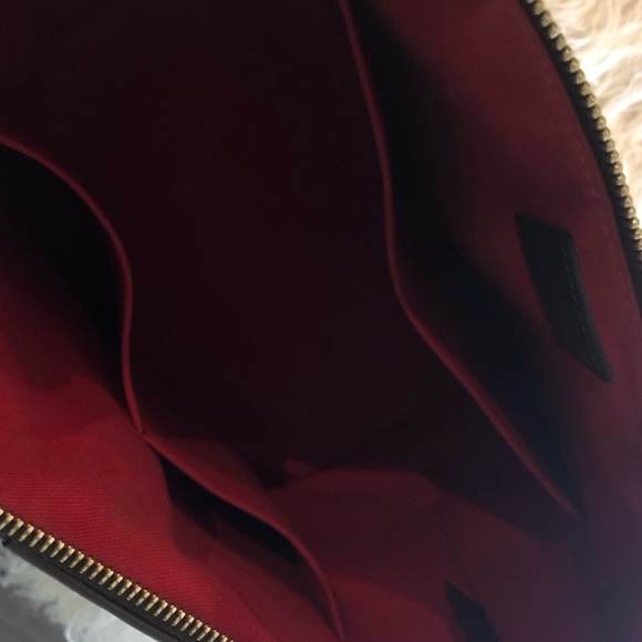 Brand New Louis Vuitton Purse - Picture 5 of 5